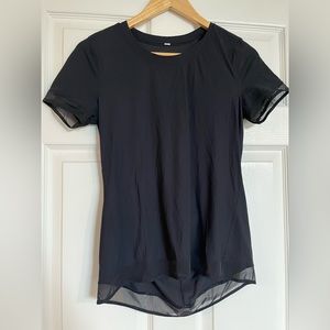 Lululemon black technical shirt with opening in the back